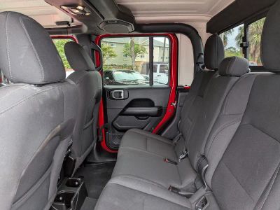 2022 Jeep Gladiator — photo 14 view