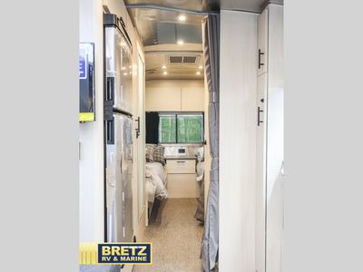 2025 Airstream Flying Cloud - Photo 13