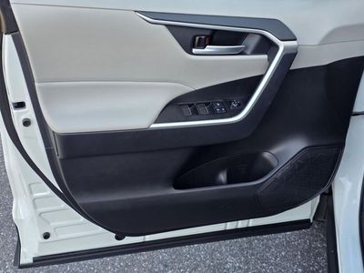2025 Toyota RAV4 - Photo 30