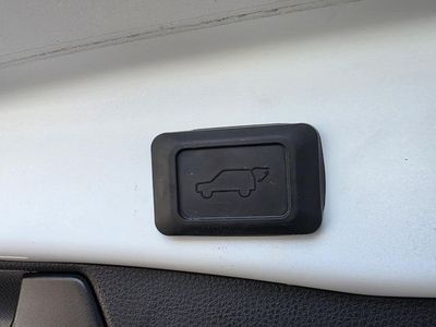 2025 Toyota RAV4 - Photo 13