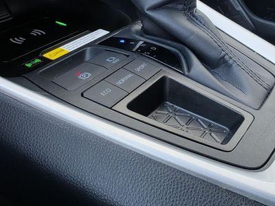 2025 Toyota RAV4 - Photo 22