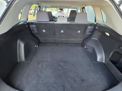 2025 Toyota RAV4 - Photo 14