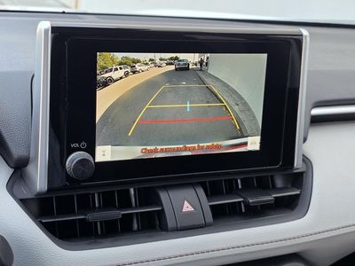 2025 Toyota RAV4 - Photo 15