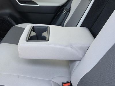 2025 Toyota RAV4 - Photo 11