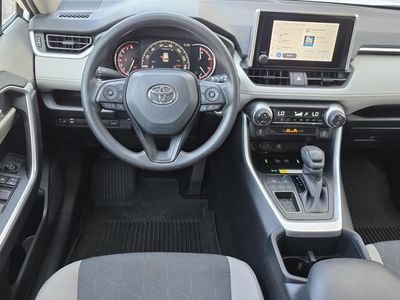 2025 Toyota RAV4 - Photo 12