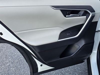 2025 Toyota RAV4 - Photo 31