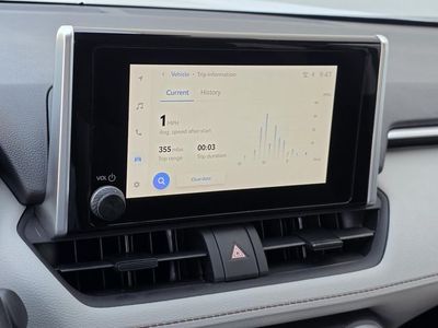 2025 Toyota RAV4 - Photo 17