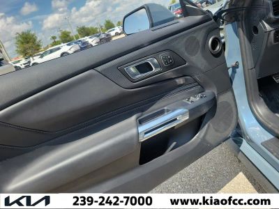 2025 Ford Mustang — photo 12 view