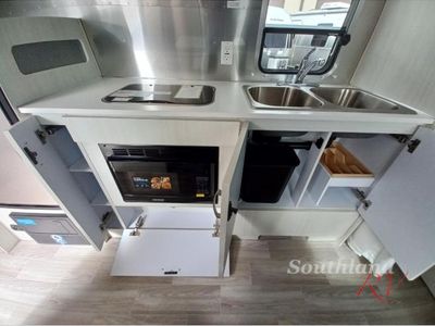 2025 Airstream Bambi - Photo 10