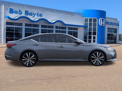 2019 Nissan Altima - Photo 2