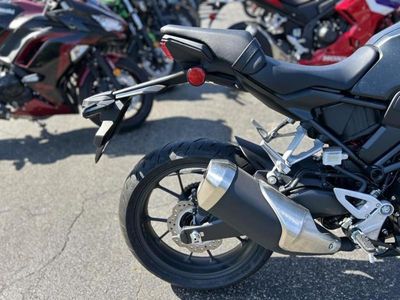 2025 Honda CB300R - Photo 11