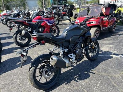 2025 Honda CB300R - Photo 5