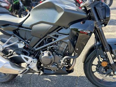 2025 Honda CB300R - Photo 12
