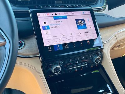 2025 Jeep Grand Cherokee - Photo 15