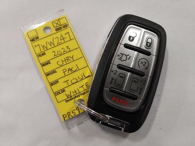 2023 Chrysler Pacifica — photo 15 view