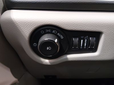 2023 Chrysler Pacifica — photo 13 view