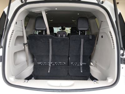 2023 Chrysler Pacifica — photo 11 view