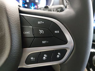 2023 Chrysler Pacifica — photo 26 view