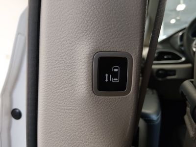 2023 Chrysler Pacifica — photo 31 view