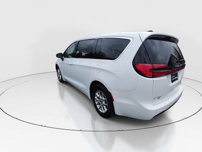 2023 Chrysler Pacifica — detail view