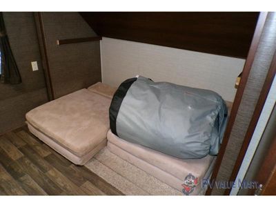 2017 Keystone RV Premier Ultra Lite - Photo 23