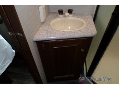 2017 Keystone RV Premier Ultra Lite - Photo 36