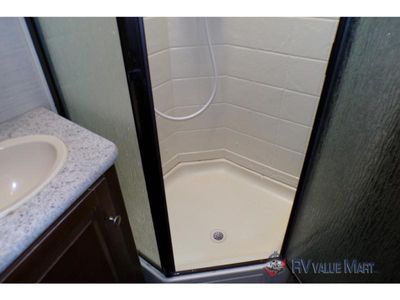 2017 Keystone RV Premier Ultra Lite - Photo 38