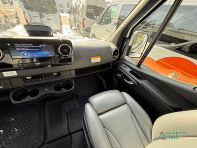 2027 Grech RV Strada-ion AWD — detail view