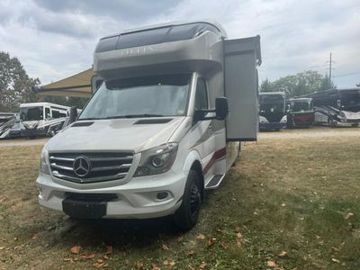 2017 Tiffin Motorhomes Wayfarer - Photo 1