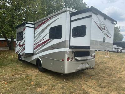 2017 Tiffin Motorhomes Wayfarer - Photo 2