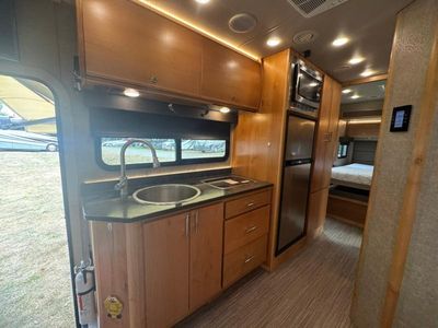 2017 Tiffin Motorhomes Wayfarer - Photo 12