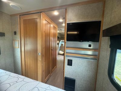 2017 Tiffin Motorhomes Wayfarer - Photo 15
