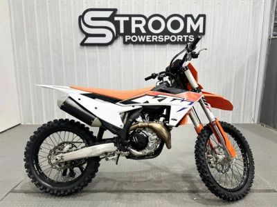 2023 KTM 450 SX-F — front three-quarter view