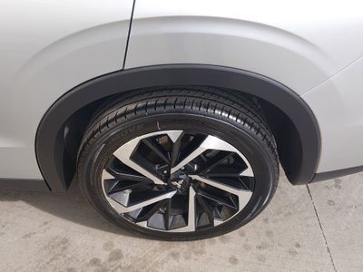 2024 Mitsubishi Outlander - Photo 10