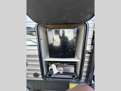 2025 Coachmen RV Catalina Legacy Edition - Photo 4