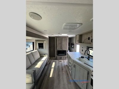 2025 Coachmen RV Catalina Legacy Edition - Photo 10