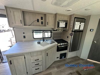 2025 Coachmen RV Catalina Legacy Edition - Photo 7