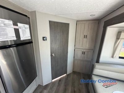 2025 Coachmen RV Catalina Legacy Edition - Photo 8