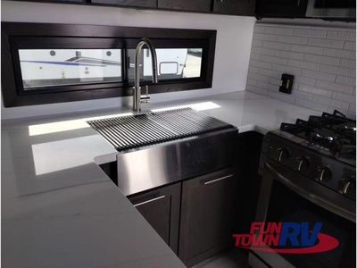 2025 Keystone RV Fuzion - Photo 16