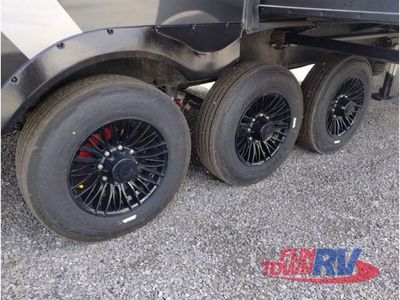 2025 Keystone RV Fuzion - Photo 10