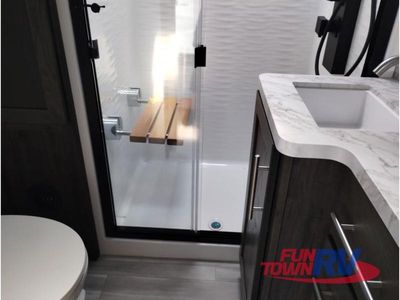 2025 Keystone RV Fuzion - Photo 38