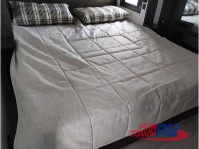 2025 Keystone RV Fuzion - Photo 44