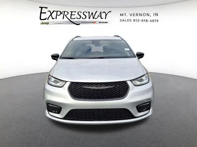 2026 Chrysler Pacifica — side profile view