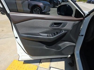 2023 Nissan Rogue — photo 11 view