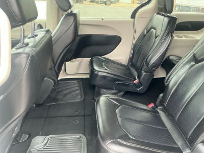 2023 Chrysler Pacifica — photo 16 view