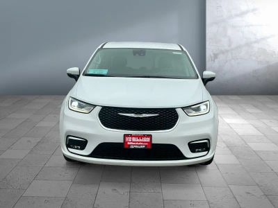2023 Chrysler Pacifica — side profile view