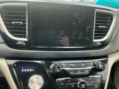 2023 Chrysler Pacifica — photo 11 view