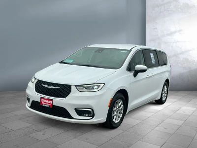 2023 Chrysler Pacifica — front three-quarter view