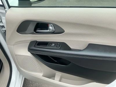 2023 Chrysler Pacifica — photo 21 view