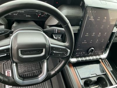 2025 GMC Yukon - Photo 14